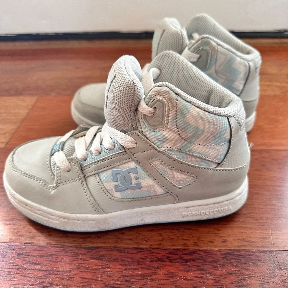 DC Youth Kids Pure Boys‎ High Top Sneaker SP Skate Shoe Sz 2.5 Blue Gray White
